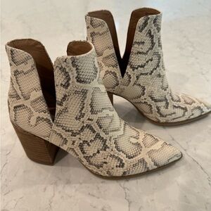 Steve Madden snake skin ankle boots - never worn